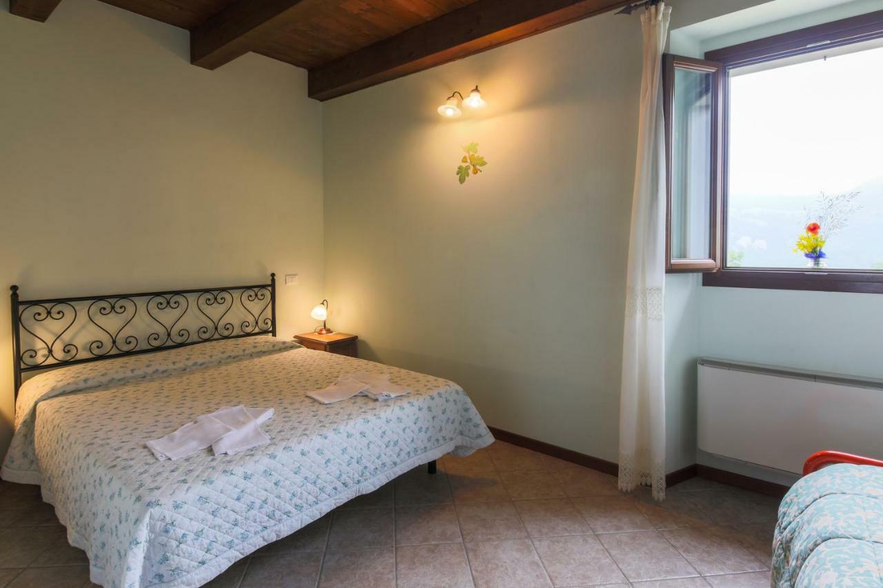Agriturismo L'Antico Frutto Премилкуоре Екстериор снимка